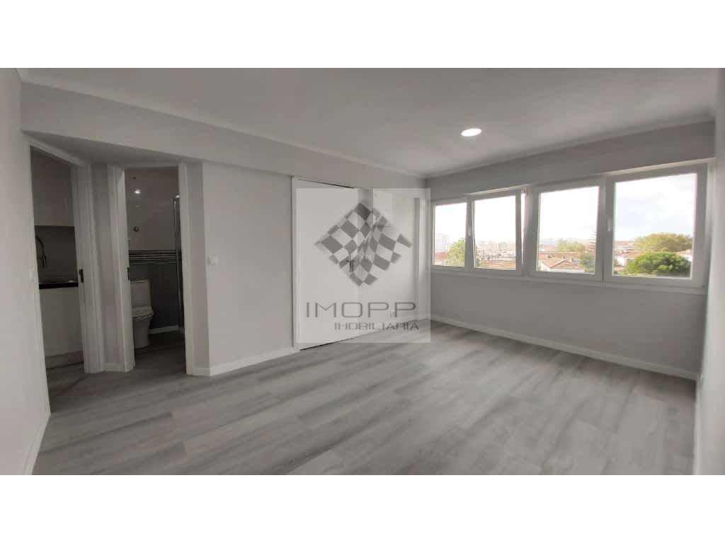 Apartamento T2 renovado às portas de Lisboa - Oportunidade única na...-2