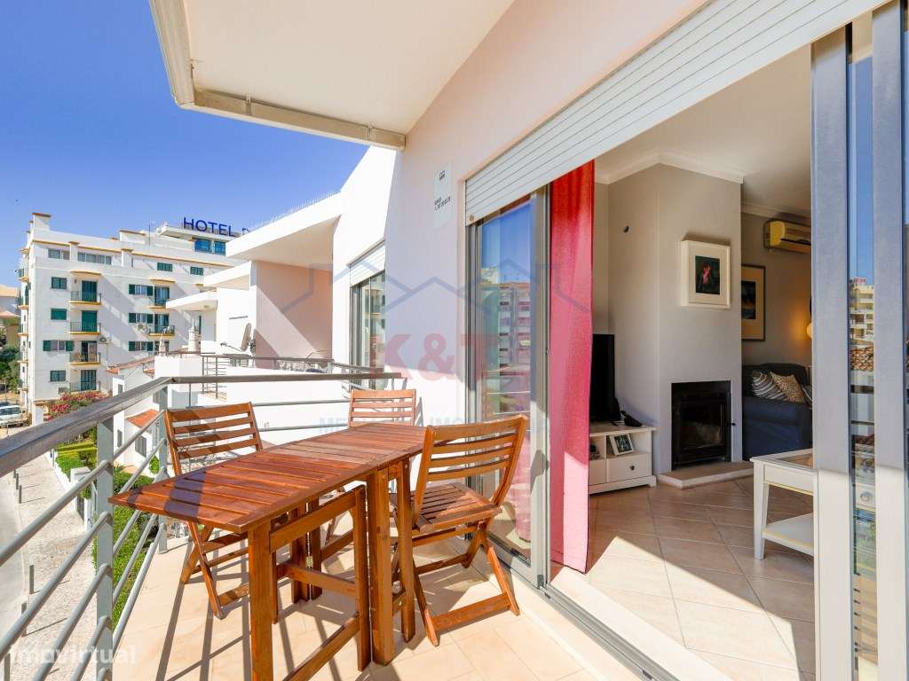 Apartamento T2 com piscina e garagem a 200m do areal-5