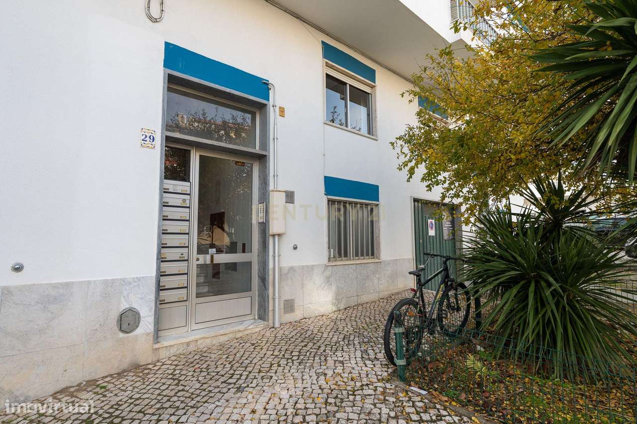 Excelente T2 com varanda  e arrecadação em Agualva-Cacém - Grande imagem: 4/24