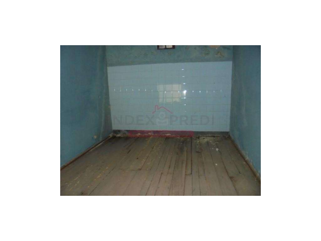 Moradia T3 com quintal P/ recuperar - Eixo - Aveiro - Grande imagem: 5/29