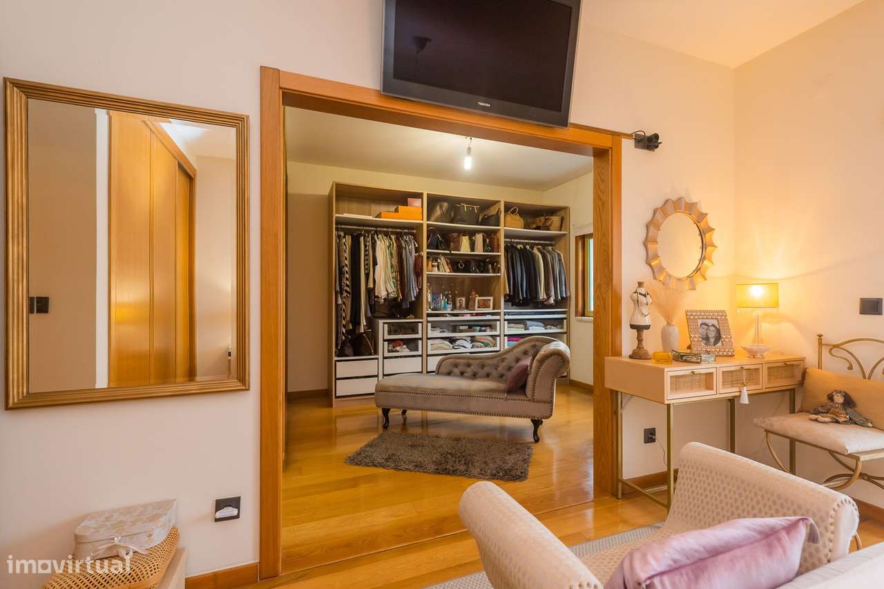 Moradia T-4+1 em Agualva Cacém-49