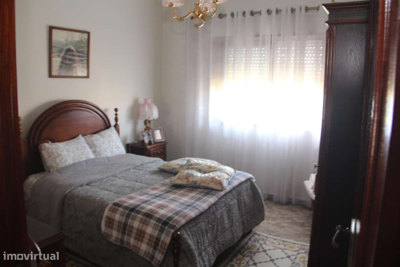 Moradia 4 Frentes lote com 980m2-50