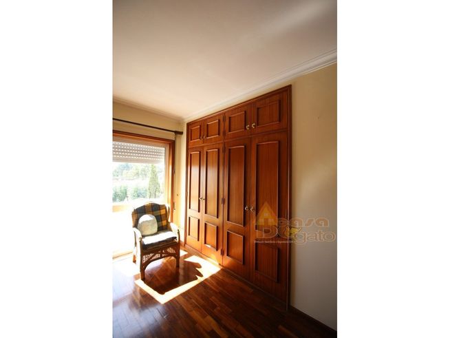 Moradia de 3 frentes com excelente luminosidade-34