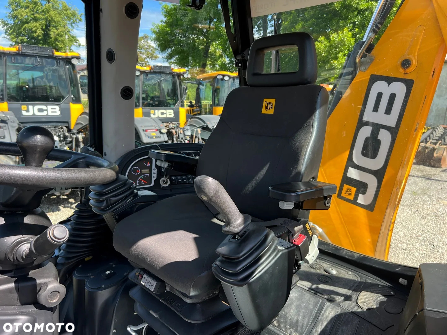 JCB 4CX - 11