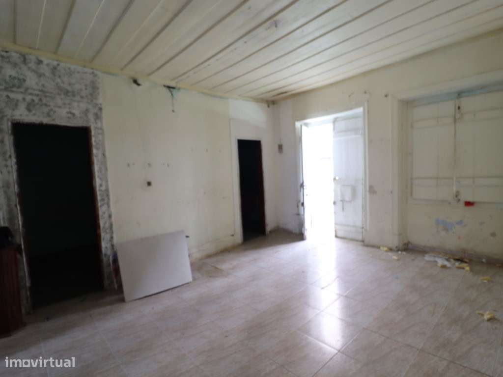 Duas moradias geminadas à venda na rua Miguel Bombarda, Barreiro - Grande imagem: 5/36