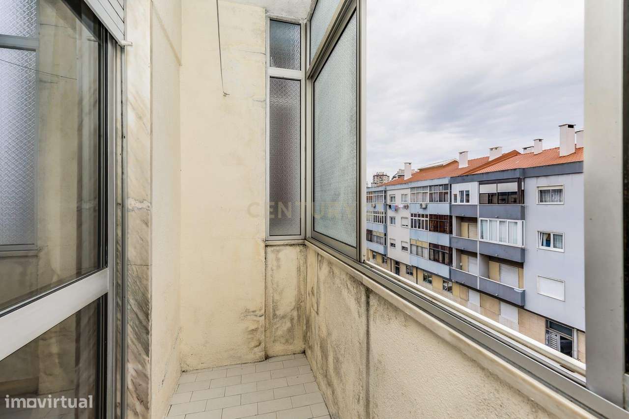 Apartamento T2 com Excelentes áeas | Para Remodelação-14