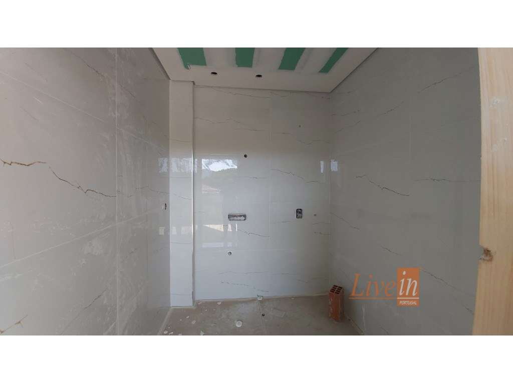 Quinta com Moradia T4 Isolada na Azueira em Mafra-13