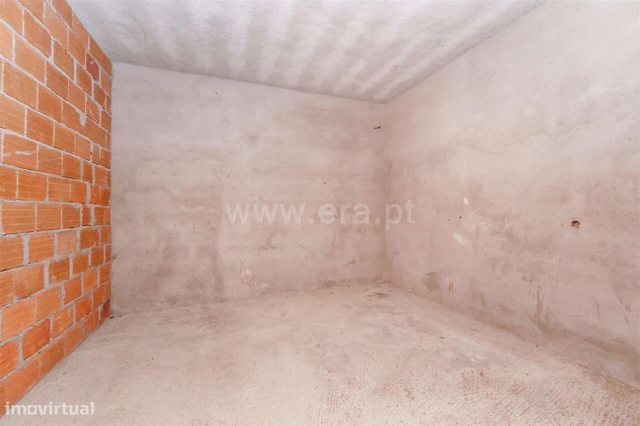 Moradia Isolada T3 / Seia, Torrozelo-12