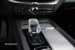 Volvo XC 60 B4 D Plus Dark - 18