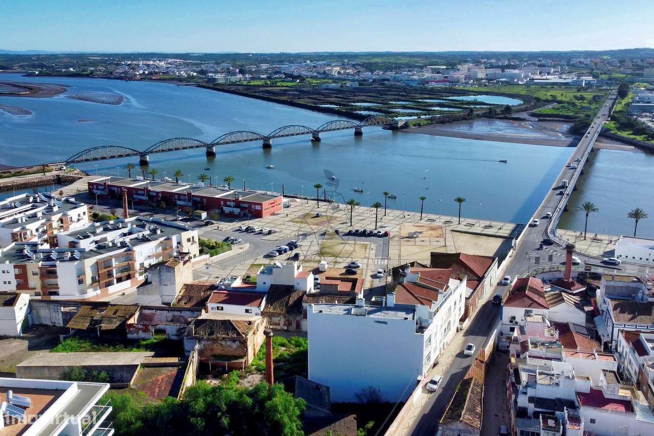 Moradia Triplex com Espaço Comercial no Rés-do-Chão e Vista Deslumbran - Grande imagem: 2/60