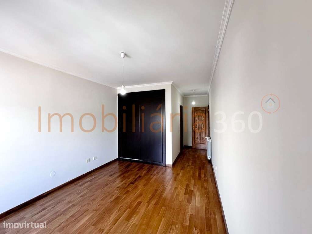 **Apartamento T3 à venda em localização privilegiada!**-10