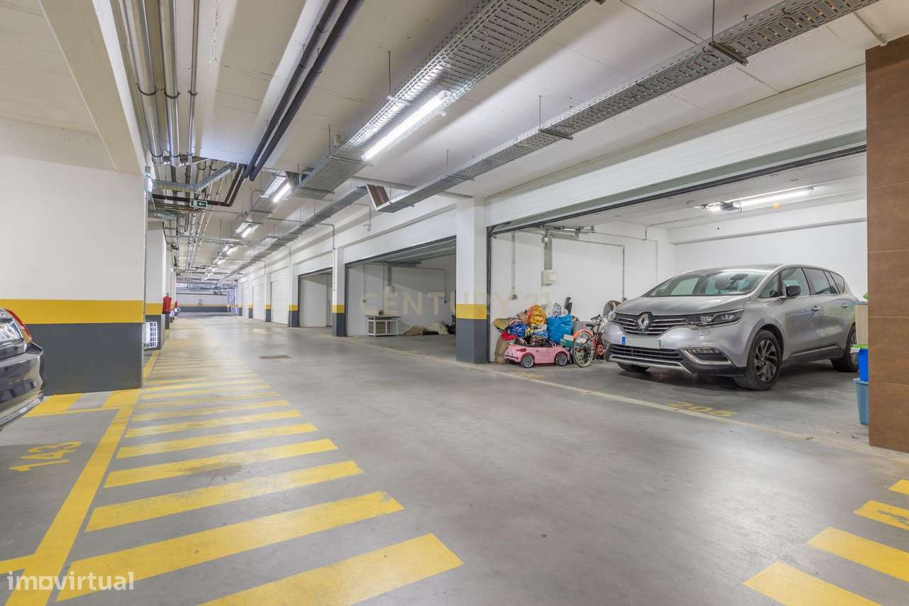 T4 em Condomínio Fechado com Vista Rio - Alcochete-47