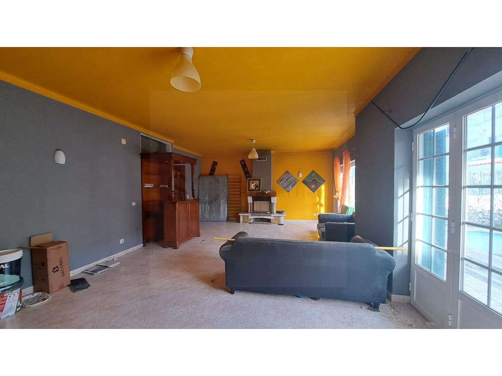 Moradia T3 +1 independente com garagem e piscina em Sesimbra-11