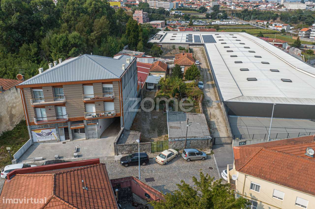 Terreno Com 2 Moradias Independentes Paranhos Porto