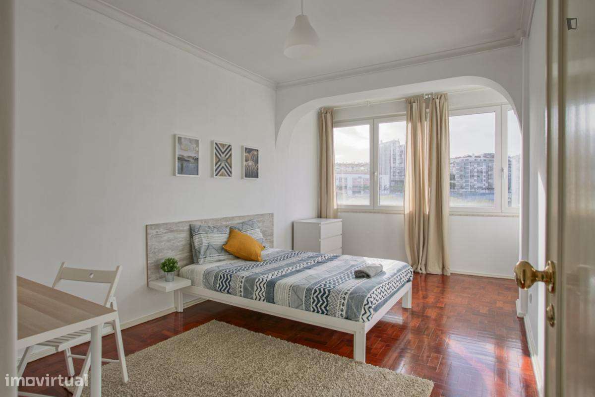 Quarto - localizado em Benfica Lisbon - Grande imagem: 4/60