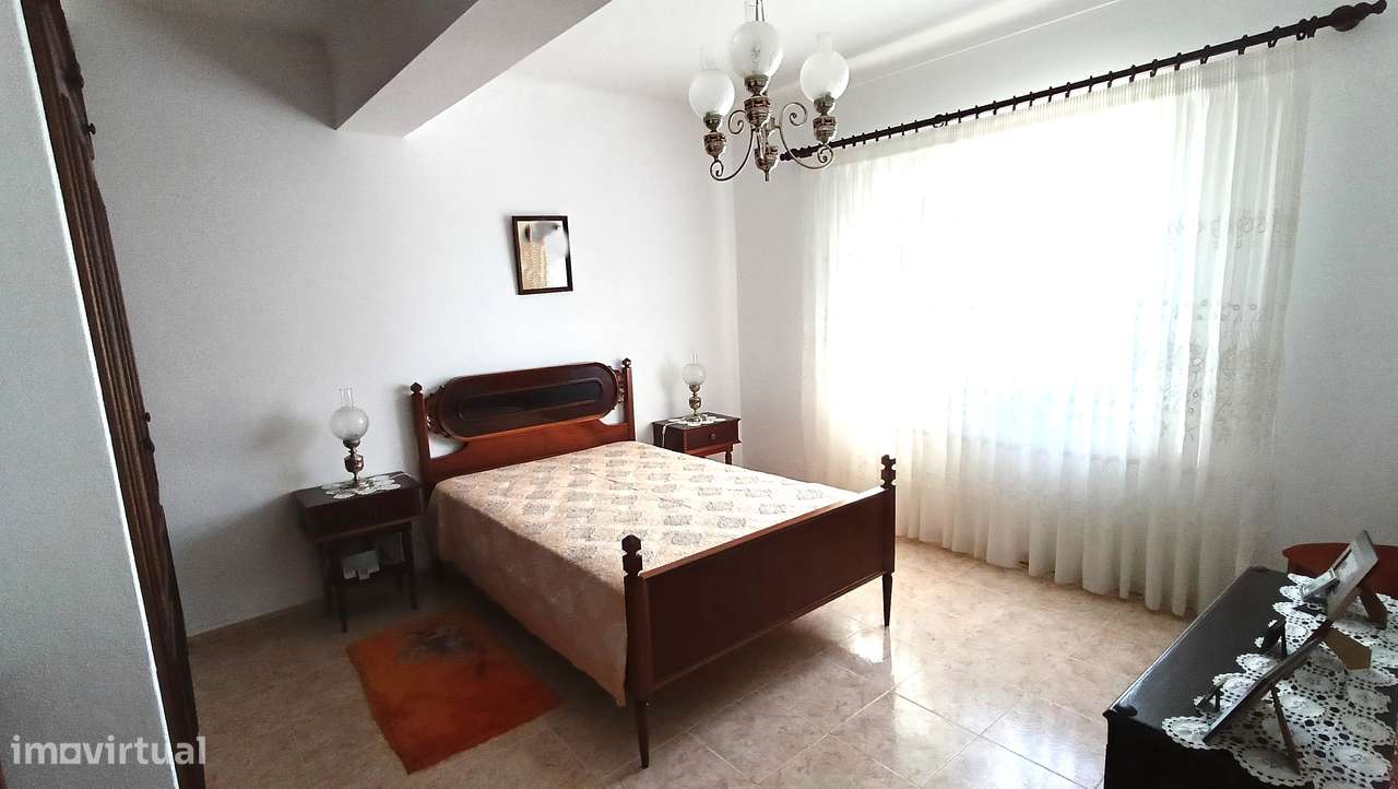 Moradia térrea isolada inserida em lote 2250 m2-19