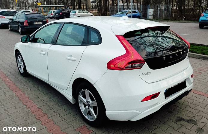 Volvo V40 T2 Momentum - 8