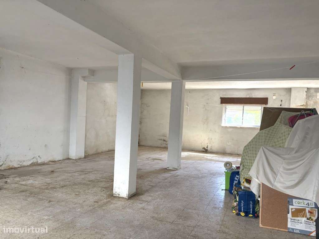 MORADIA PARA RECONSTRUÇÃO - GRANDE POTENCIAL DE VALORIZAÇÃO

Rua ...-46