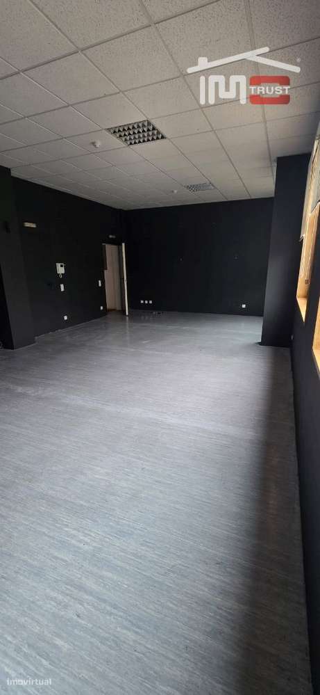 Espaço versátil com luz natural | 49 m² | Edifício premium - Grande imagem: 2/9