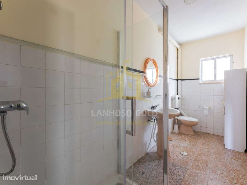 Moradia T6 em Lanhoso - Espaço, Conforto e Versatilidade-16