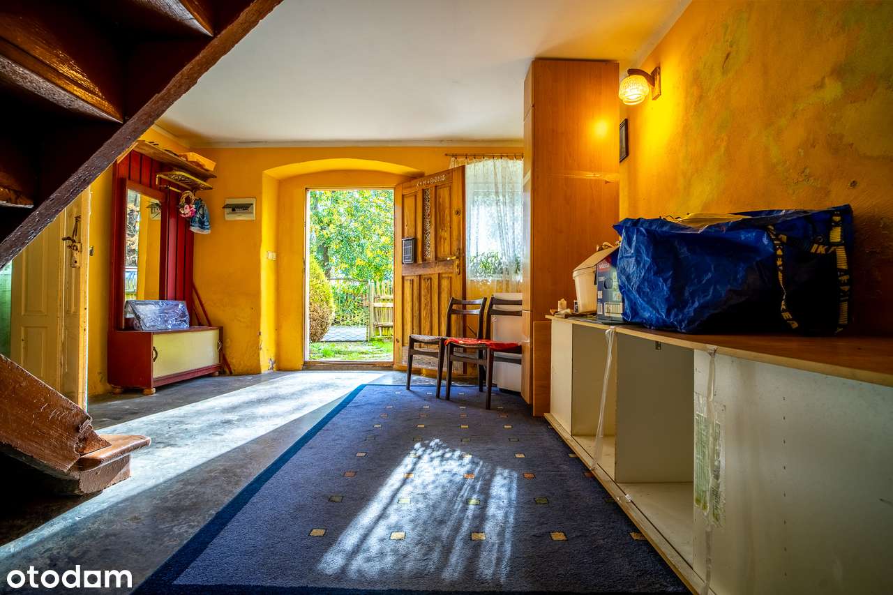 Dom z garażem i poddaszem w spokojnej okolicy-6