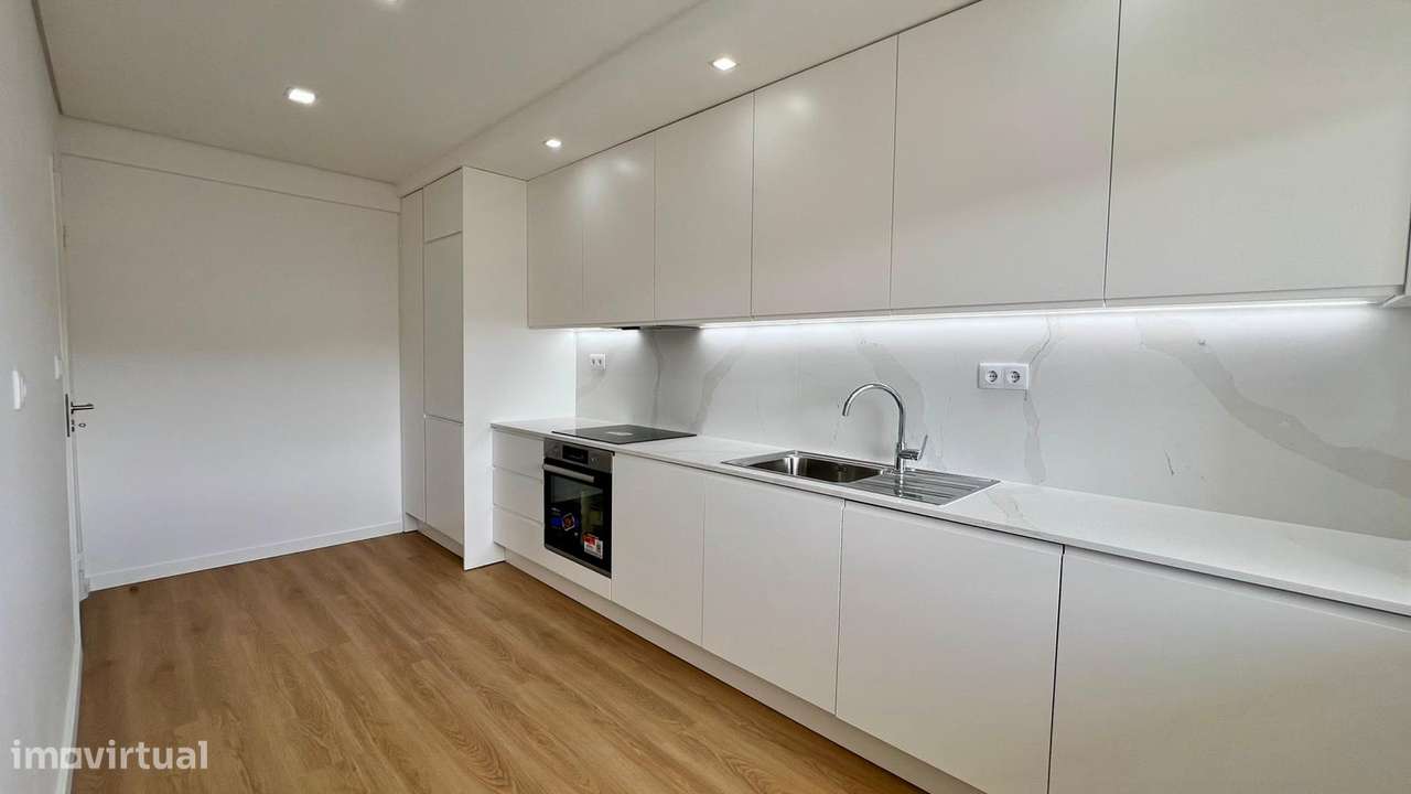 Apartamento T3+1 Duplex | 154 m² | Totalmente Remodelado | Queluz-26