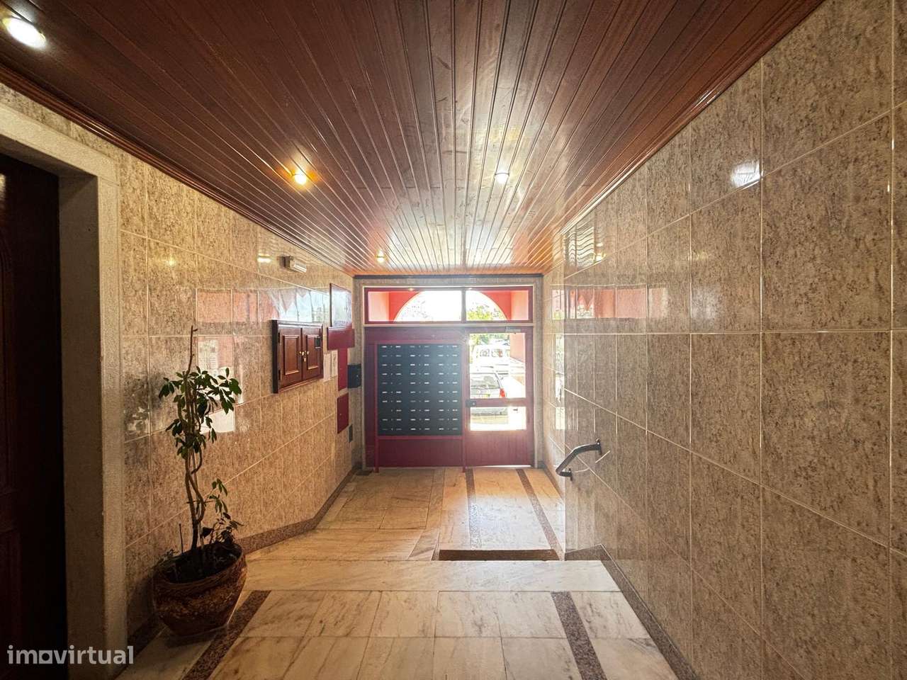 Apartamento T2 com garagem na Urbanização Moinho da Cavaleira-23