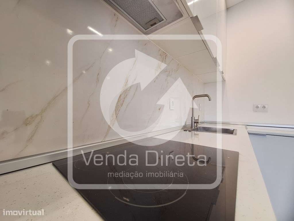 T4 totalmente remodelado no Barreiro com Varanda. - Grande imagem: 3/27