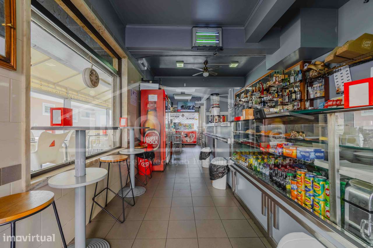 Espaço comercial para venda no Cacém-11