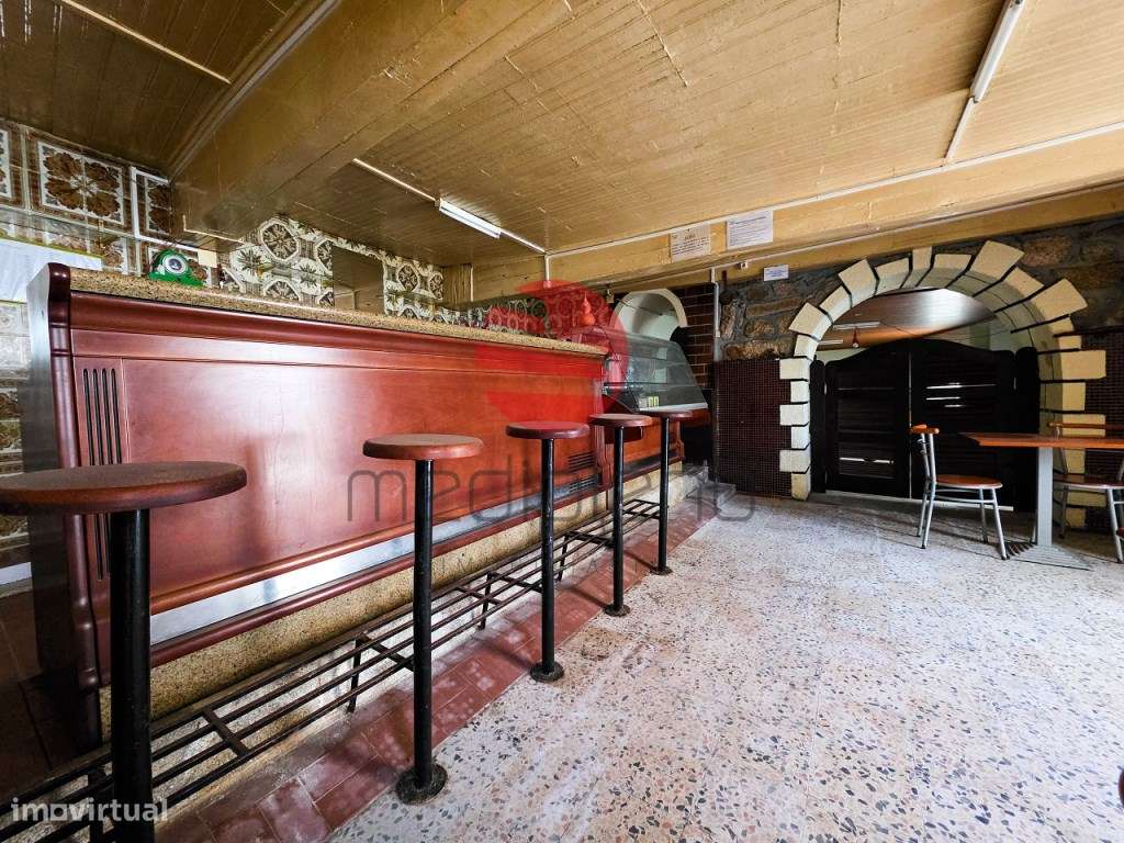 MORADIA T8 C/ LOGRADOURO, COMÉRCIO E TERENO-11