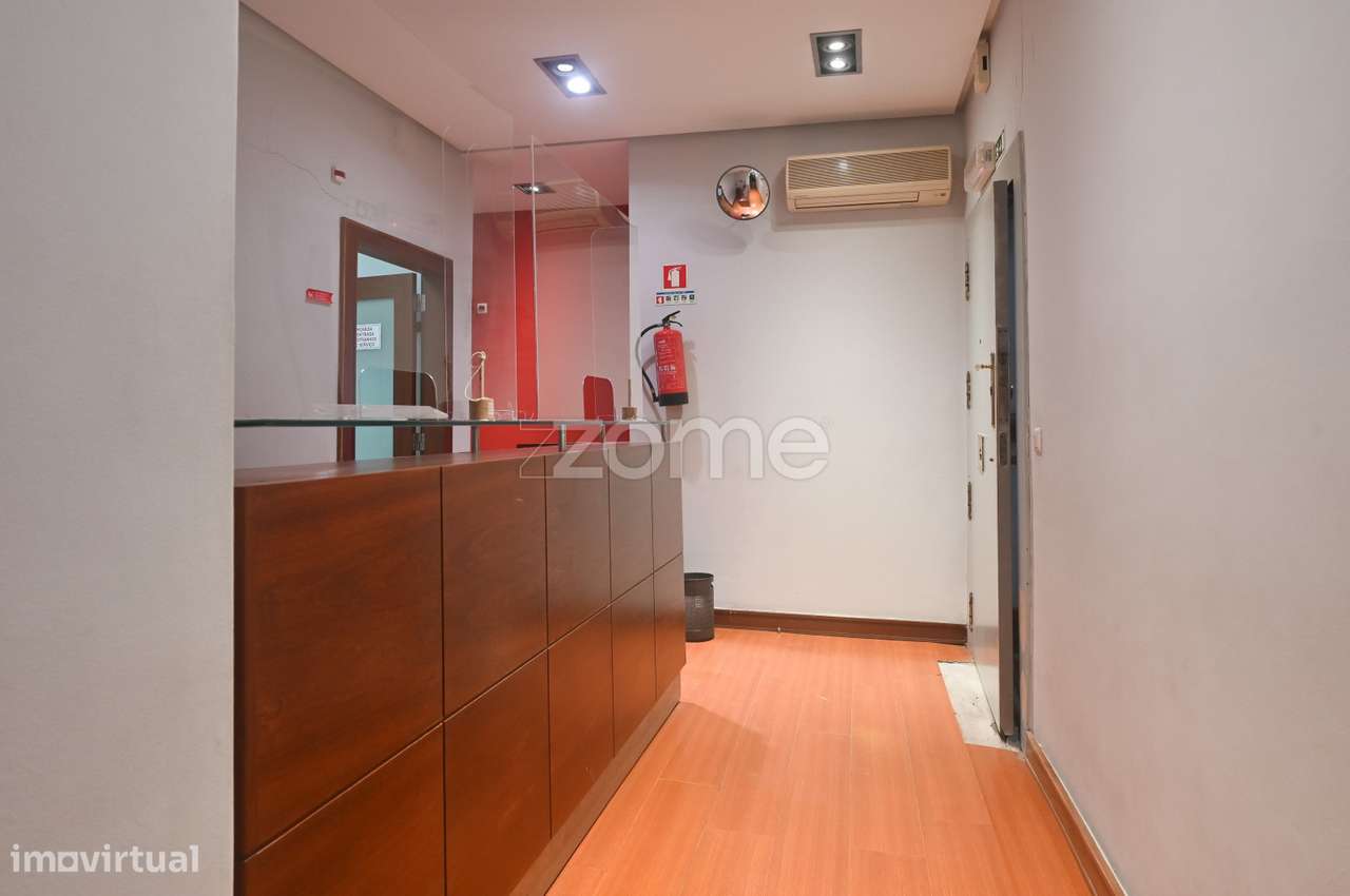 Avenida António Augusto de Aguiar – 250 m² com Logradouro - Grande imagem: 3/35