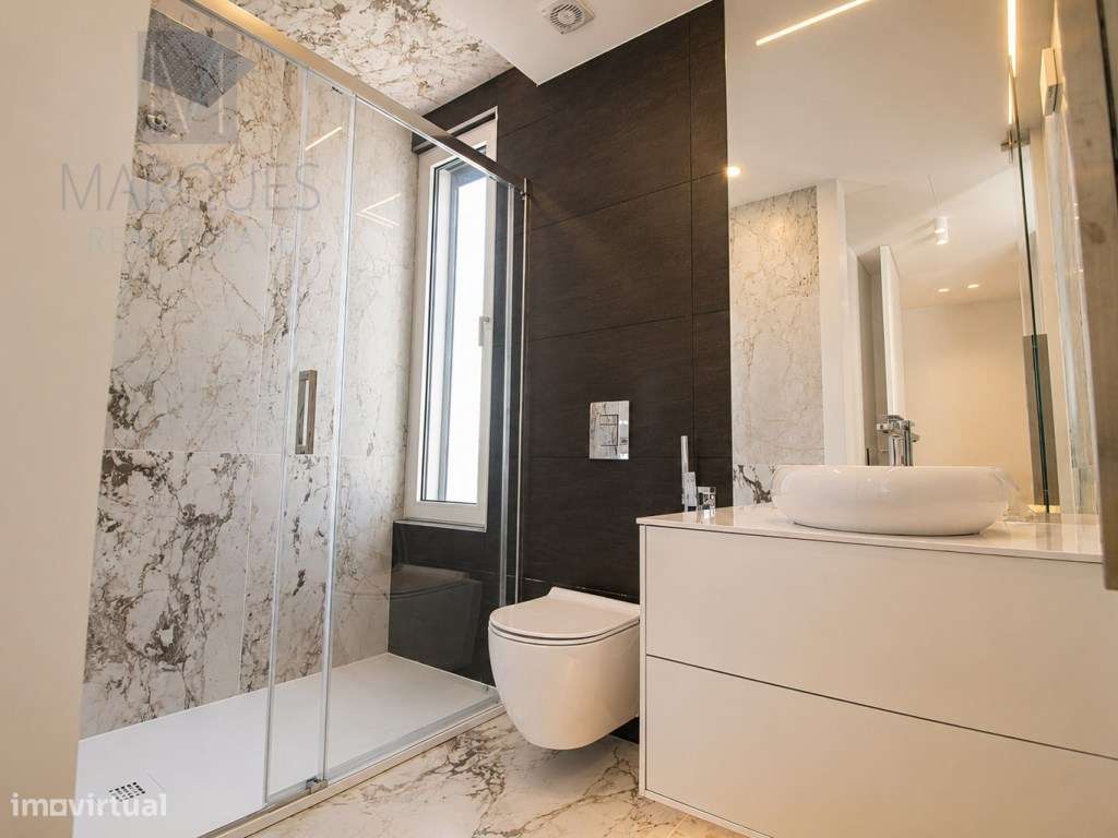 Moradia T5 com 4 Suites, Jardim e Piscina na Charneca da Caparica-10