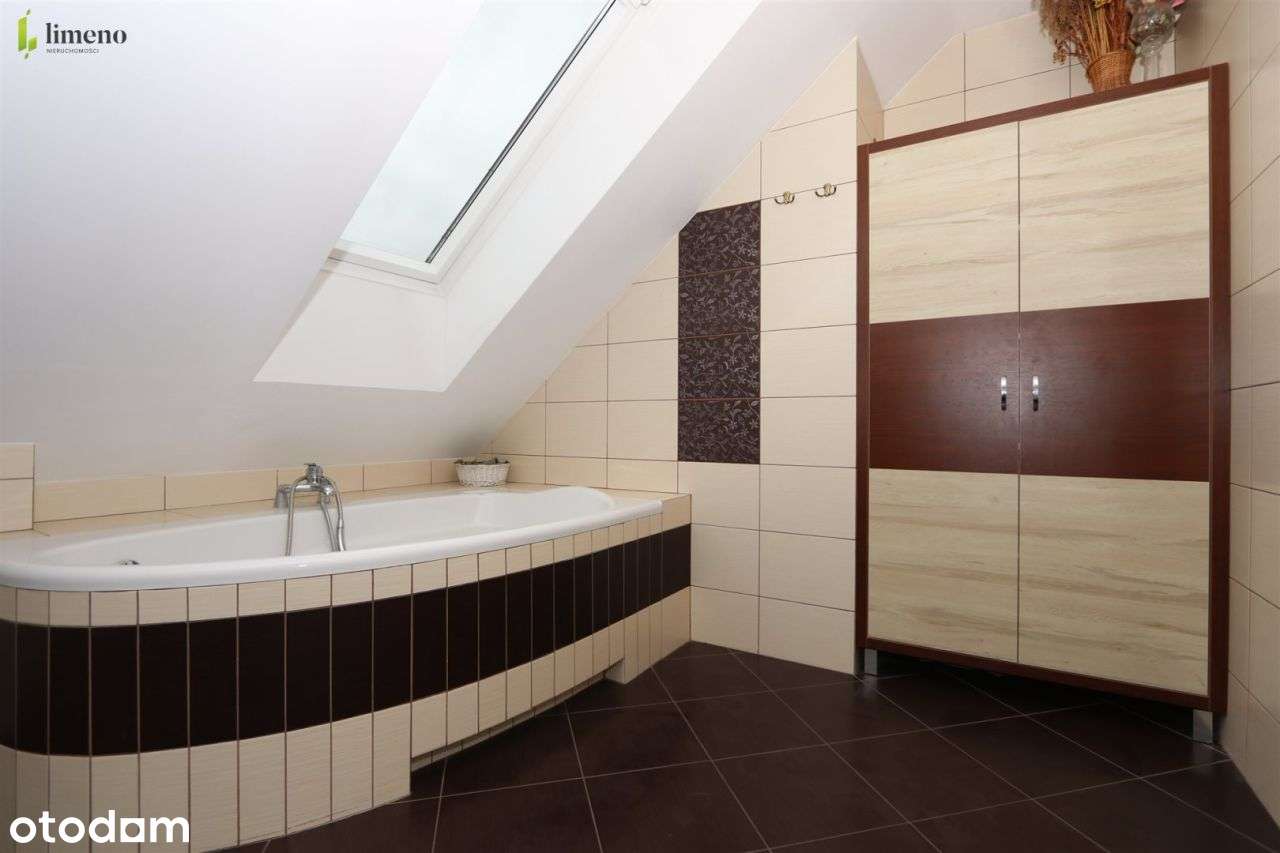 Kawał fajnej chaty ze stawem w Świątkach-10