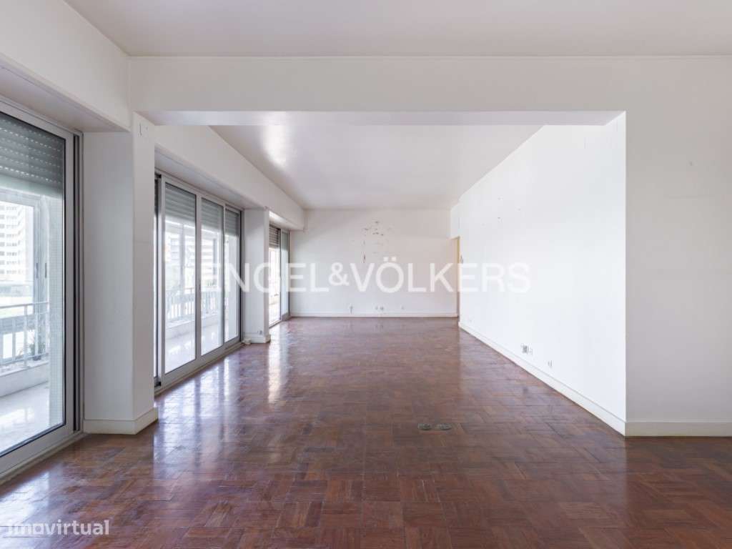 Elegante Apartamento T5 em Alvalade - Grande imagem: 3/25