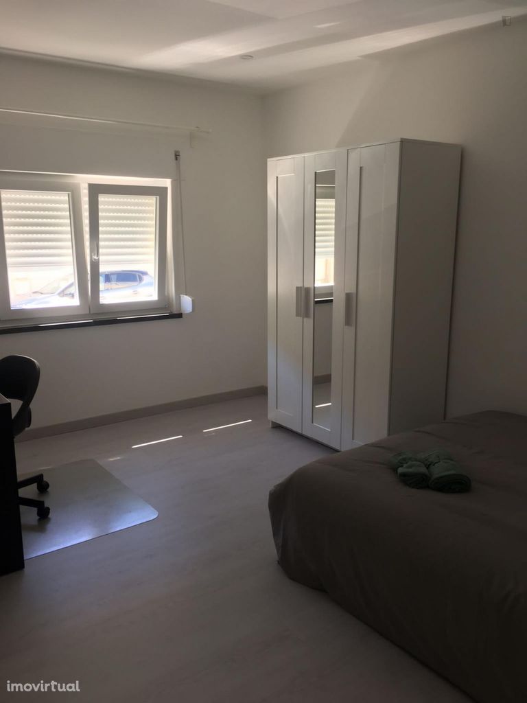 418863 - Quarto em apartamento com 4 quartos