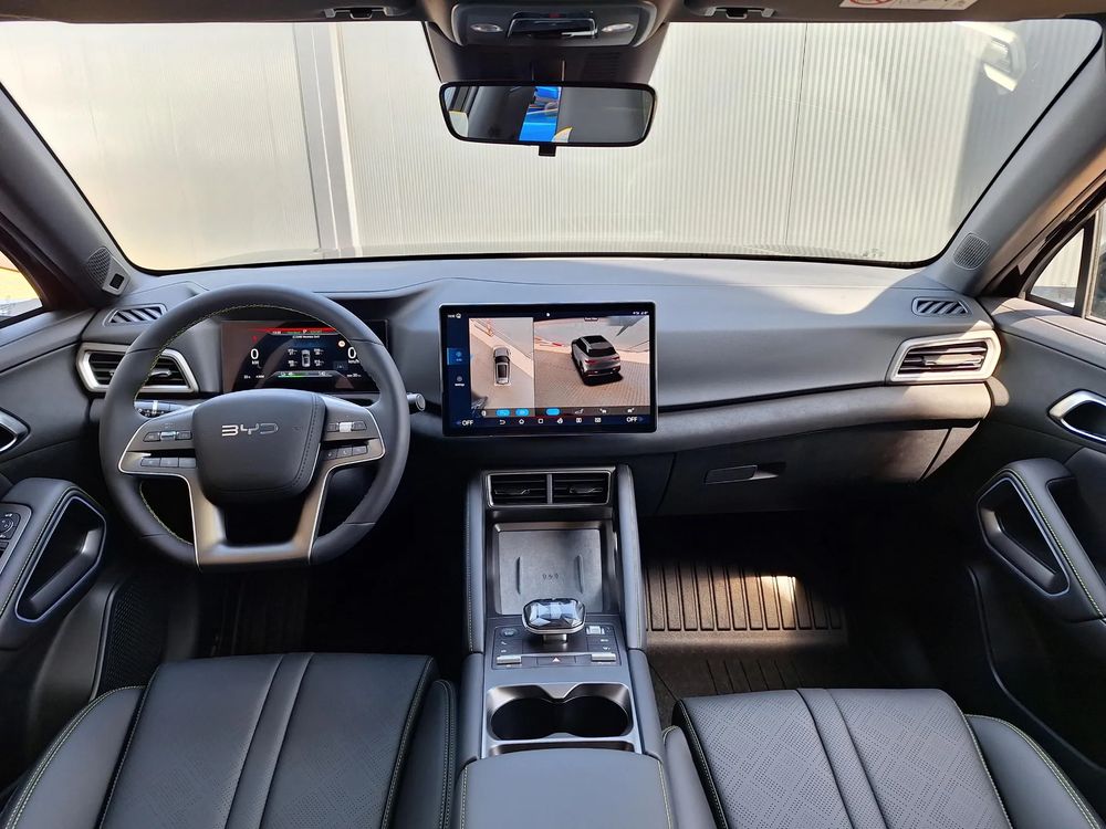 Zasięg 312 km / Kamera 360 / ekran 12,8 '' / CarPlay i Android Auto