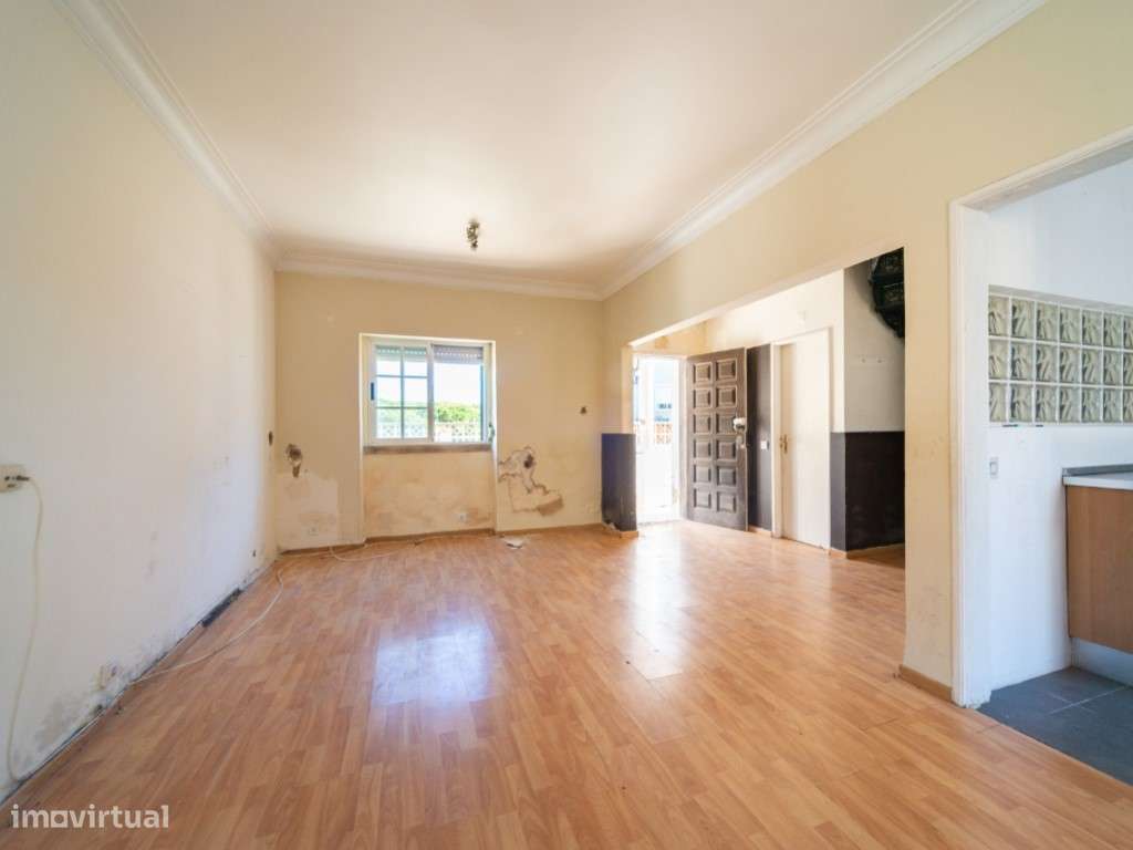 Moradia geminada de esquina em Caselas, com jardim e projecto aprovado-17