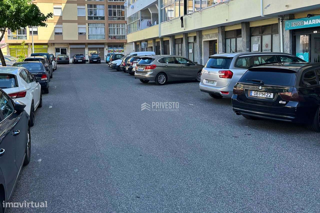 Garagem fechada com 70 m² | Acesso direto à rua | Agualva - Grande imagem: 5/6