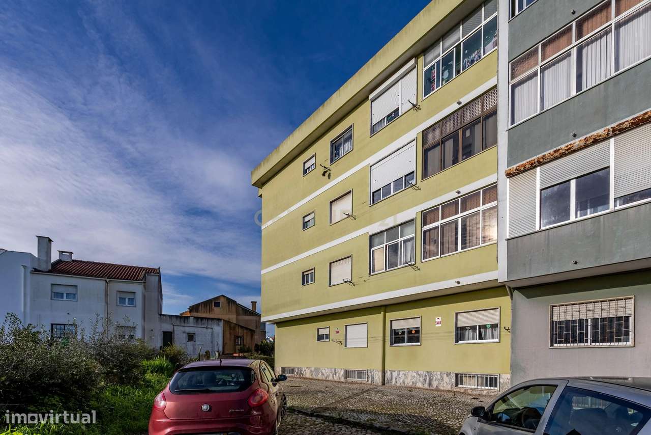 Apartamento T3 com garagem Box em Algueirão Mem Martins-22