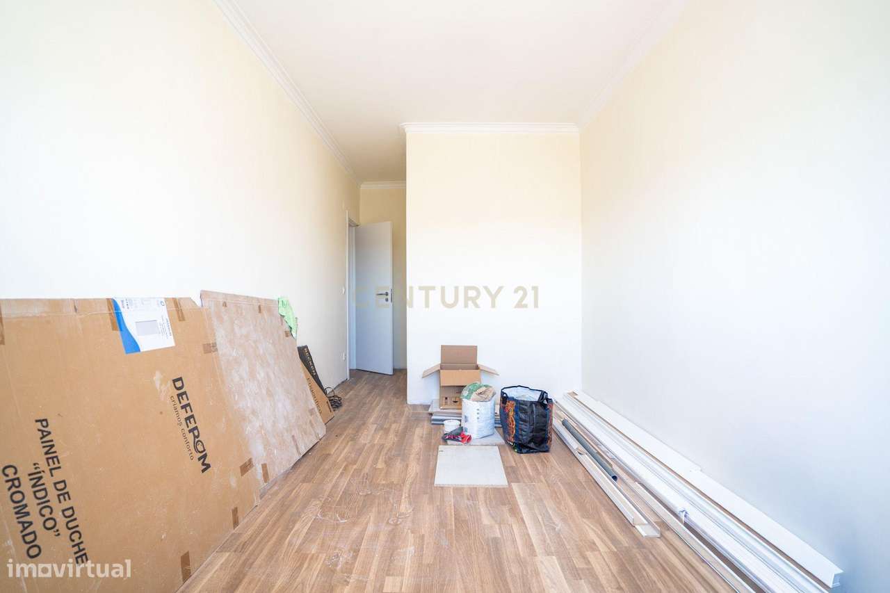Apartamento T2 em remodelação | Casal de São Brás | Amadora-12