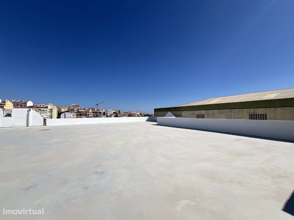 ARMAZÉM À VENDA NO PRIOR VELHO - Grande imagem: 2/34