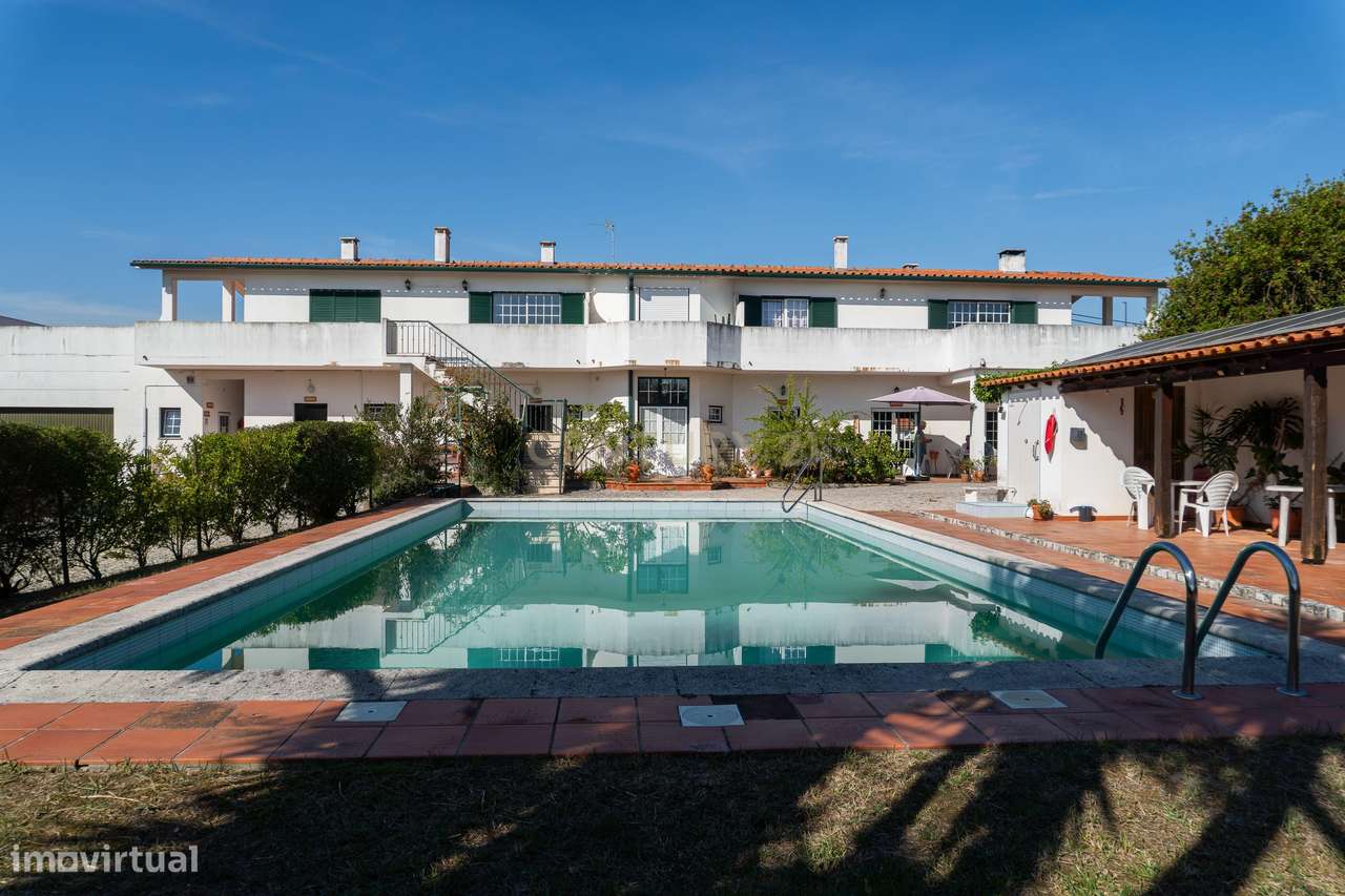 Oportunidade de investimento: edifício habitacional + piscina + terren-9