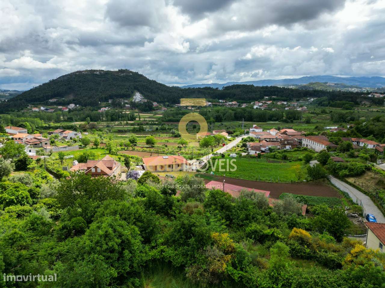 Moradia T2 para restaurar em Sá, Santa Maria de Sardoura,  Castelo de - Grande imagem: 5/23