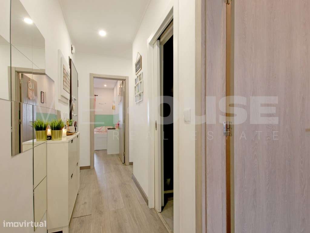 Apartamento T2 Renovado com Varanda - Excelente Localização ( Estaç...-3