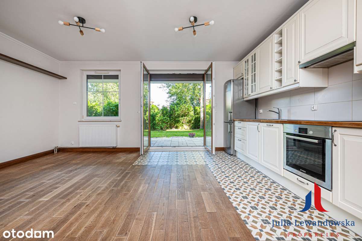 Rodzinne mieszkanie z dużym zielonym ogrodem-0
