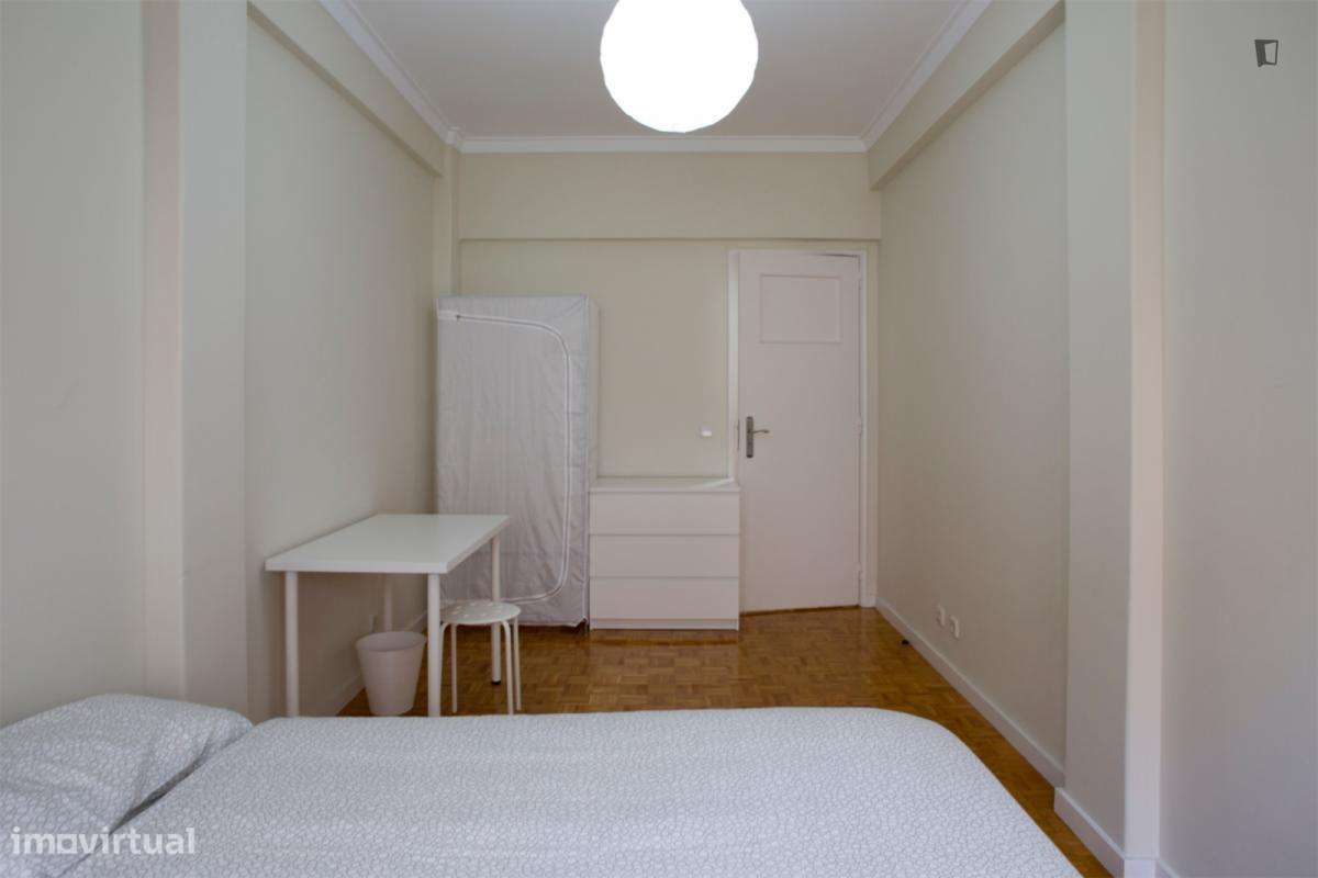 Quarto - localizado em Benfica Lisbon - Grande imagem: 3/6