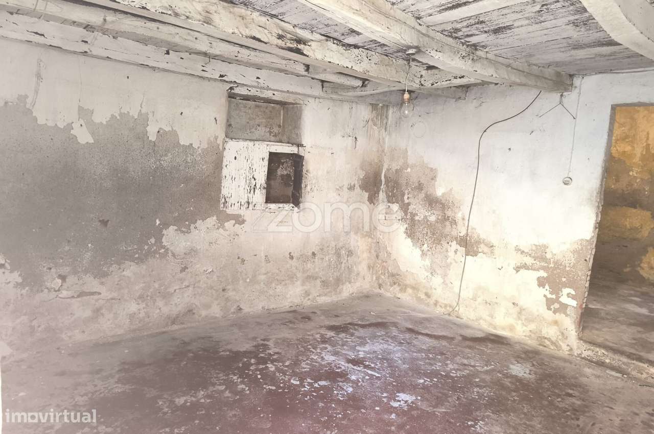 Moradia para Remodelação Total em Cabouco - Ceira-7