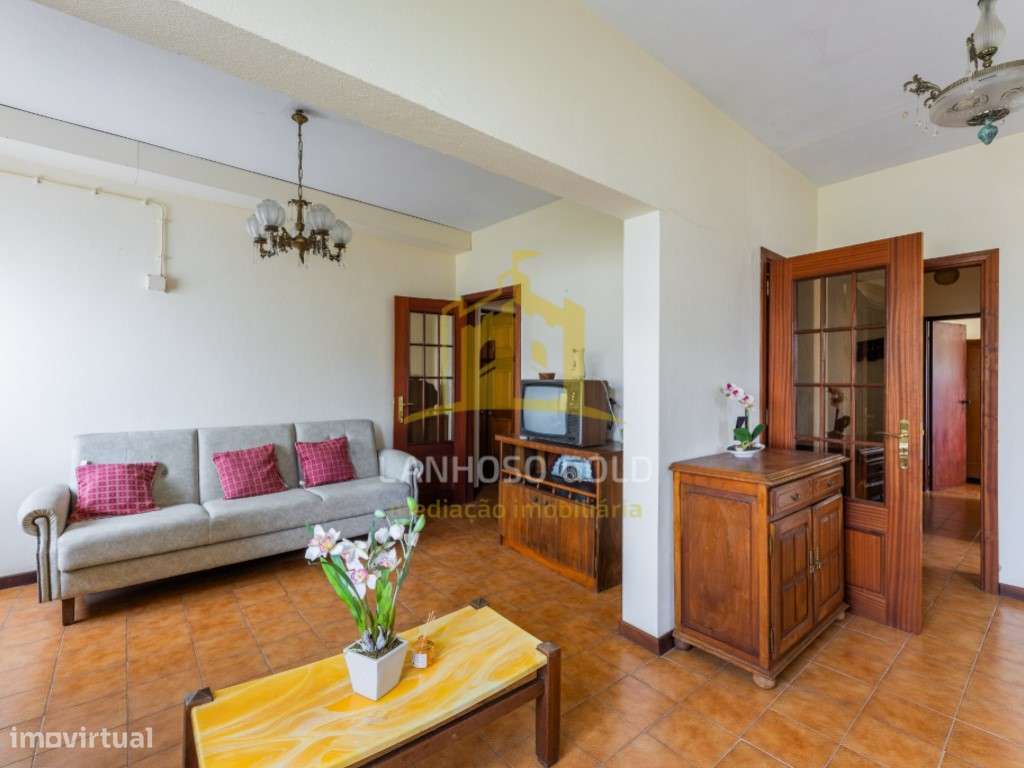 Moradia T6 em Lanhoso - Espaço, Conforto e Versatilidade-21