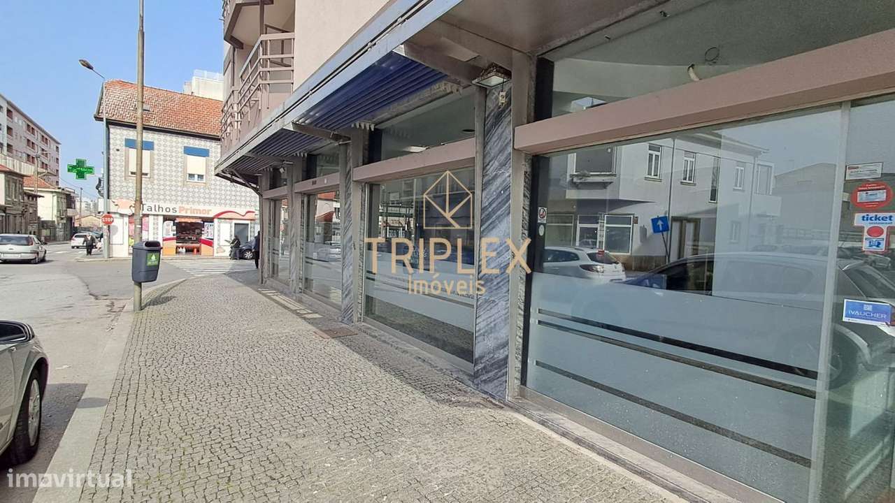 Loja de Gaveto com grande montra e cave - Grande imagem: 3/28