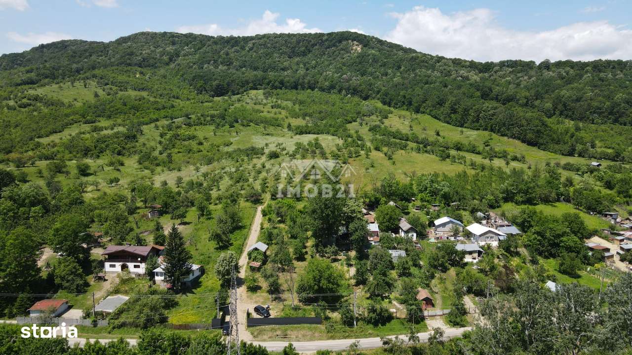 Teren spectaculos cu padure, livada si priveliste panoramica in Soimar-2